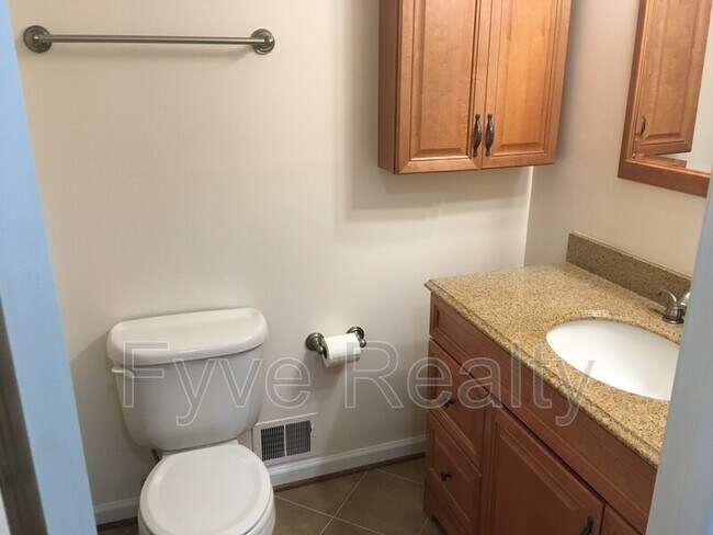 Building Photo - 3166 Borge St