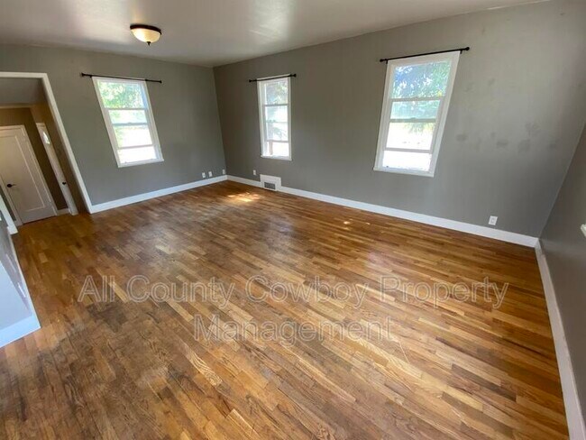 Building Photo - 1203 E Canby St