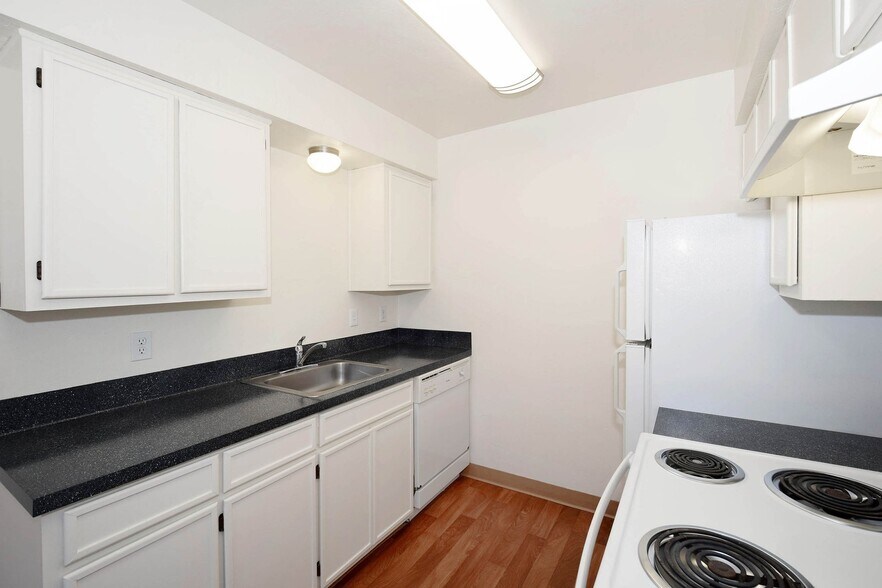 Building Photo - 12085 SW 135th Ave