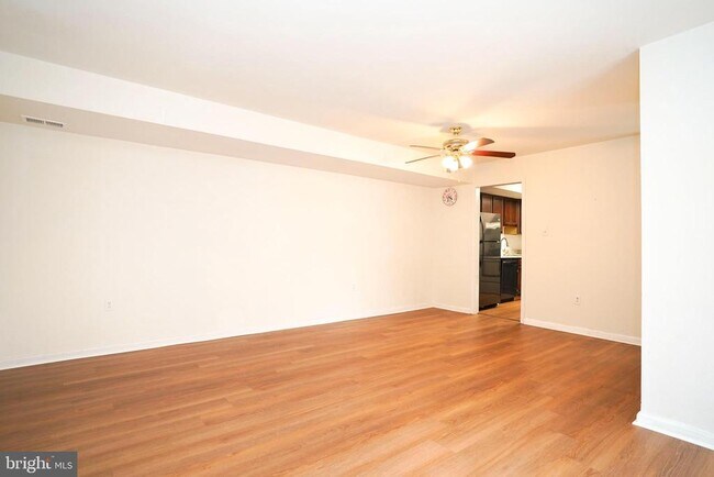 Building Photo - 4570 Conwell Dr