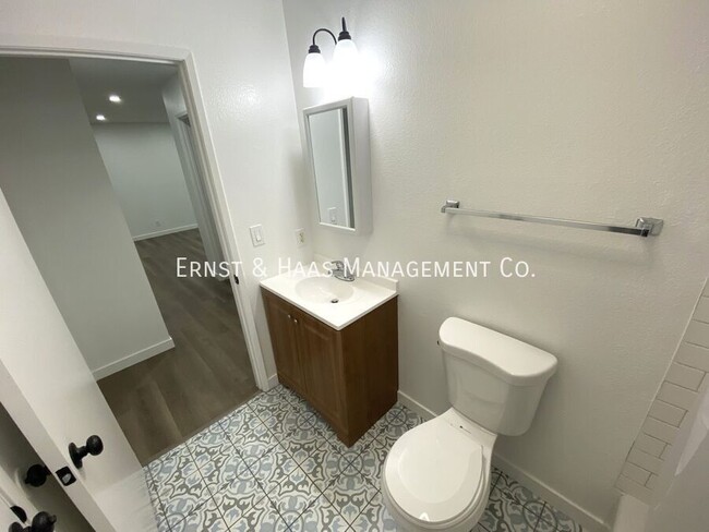 Building Photo - 6673 N Hammond Ave