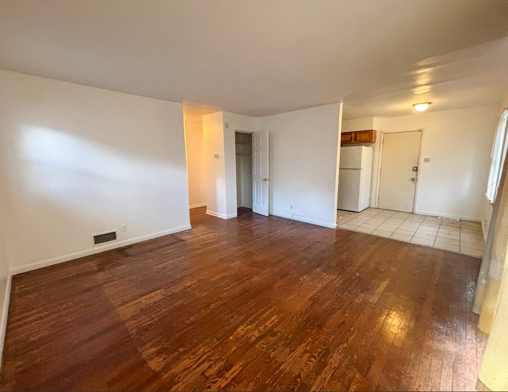 Building Photo - 6636 Kenwood Dr