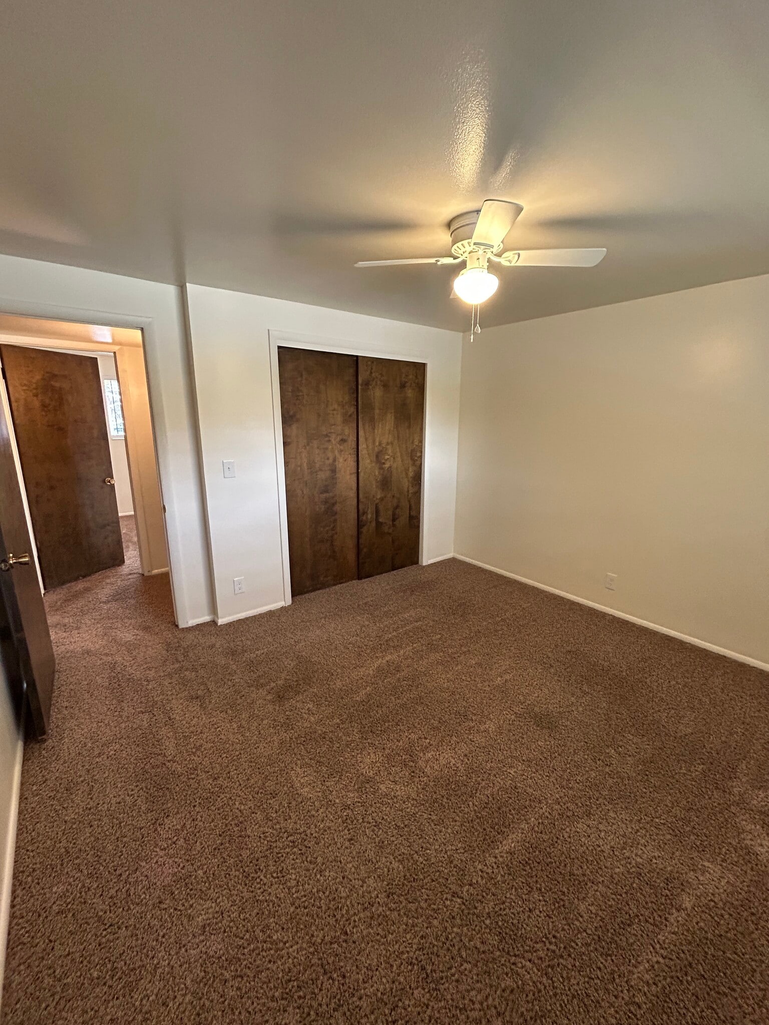 Larger bedroom - 143 E 1100 S
