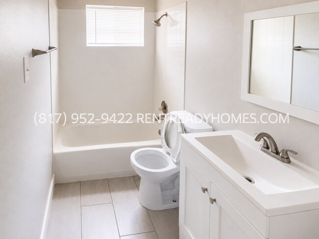 Building Photo - 5606 Maywood Dr