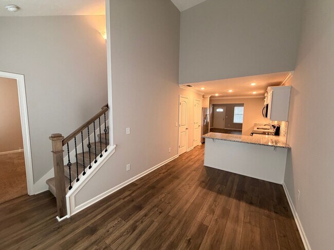 Building Photo - Gorgeous 2 BR 2.5 Bath End Unit Townhome - Available Now in Murfreesboro!