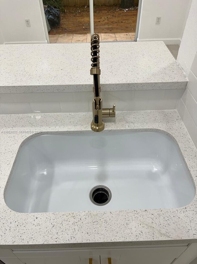 Building Photo - 1651 SE 28th Ct