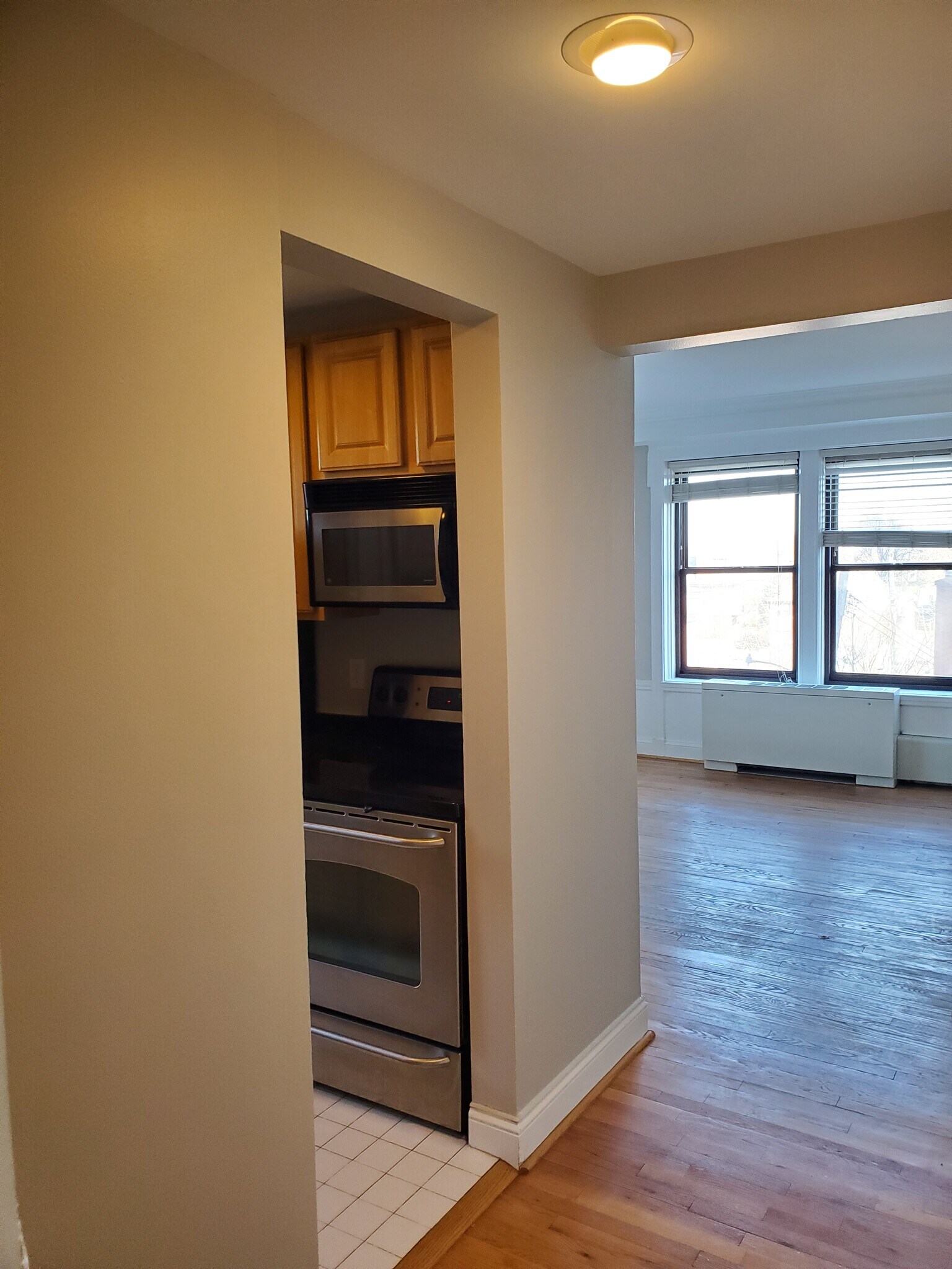 Building Photo - 15 E Kirby St