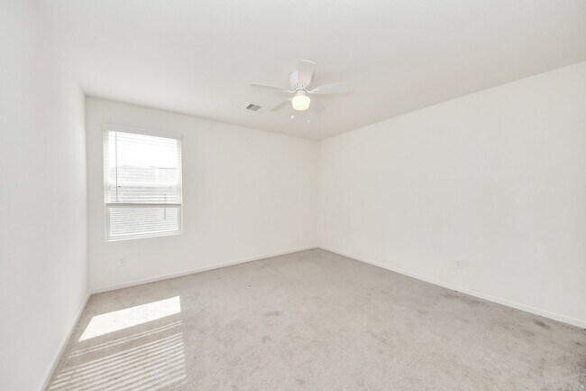 Building Photo - 2056 Spindletree Ln