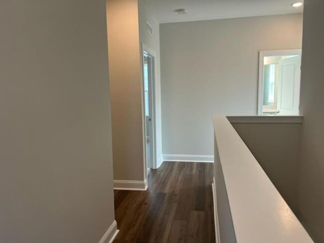 Building Photo - 409 Cresting Wave Dr