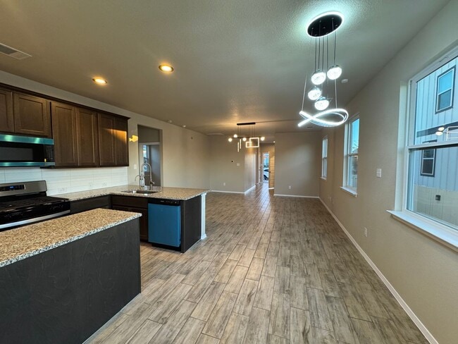 Building Photo - Bright & Spacious 3 Bedroom Home with Garage in Kyle