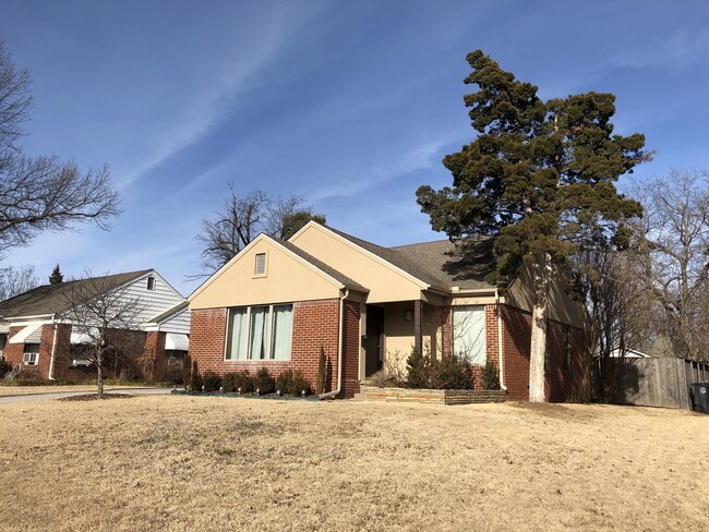 Building Photo - Updated Florence Park South Bungalow! 2 Be...