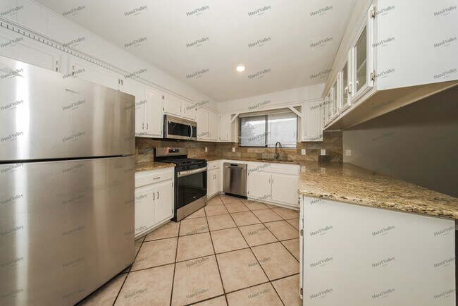 Building Photo - 608 Westridge Ct