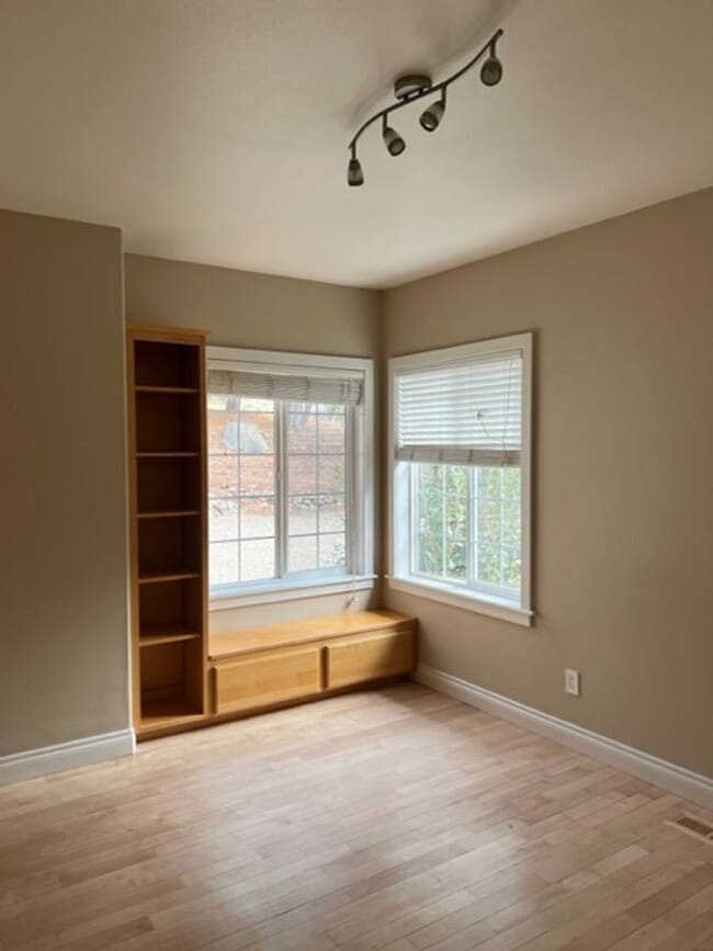 Building Photo - SPACIOUS & STYLISH CUSTOM HOME- 4 BEDROOMS...