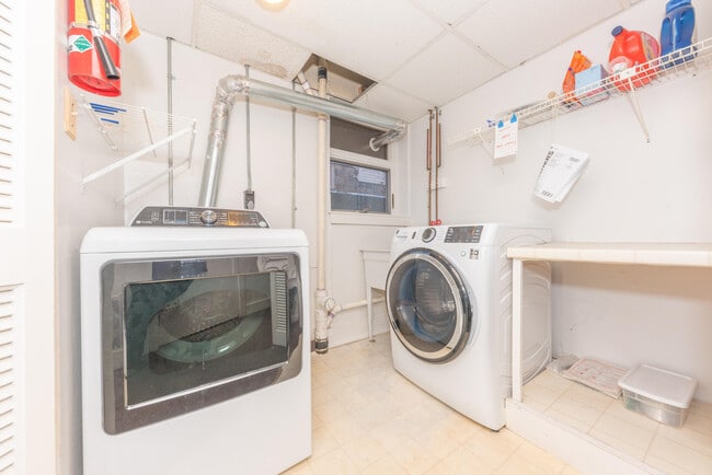 Building Photo - 1915 Geddes Ave