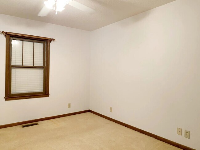 Building Photo - 600 Garrison Rd