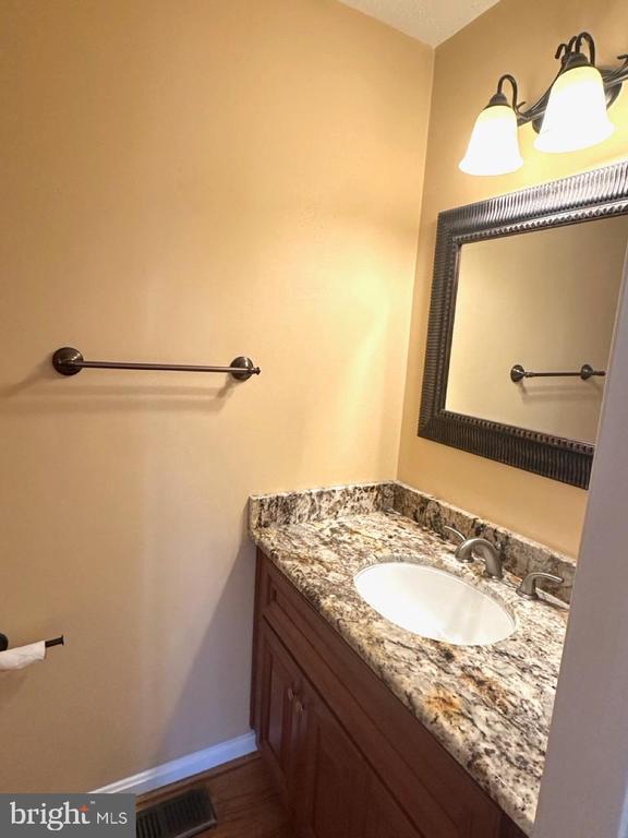 Building Photo - 898 Bayridge Dr