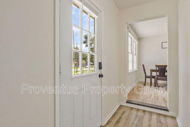 Building Photo - 305 Chaseville St