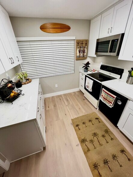 Kitchen facing window - 6824 Hyde Park Dr