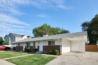 Building Photo - Riverside 1497-99