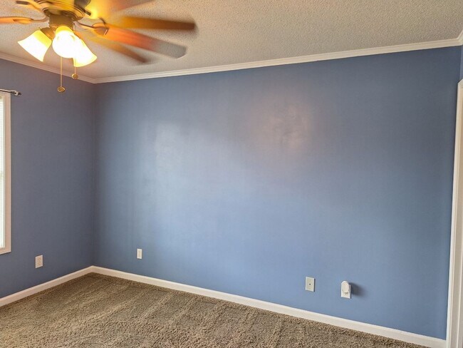 Building Photo - HOLIDAY MOVE IN SPECIAL. $500.00 OFF OF TH...