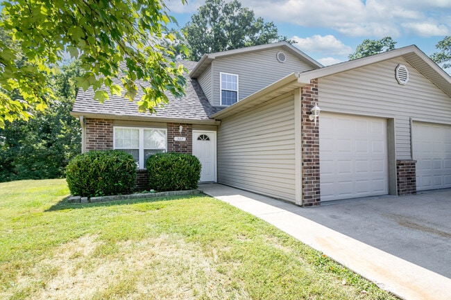 Building Photo - 307 Burnside Dr