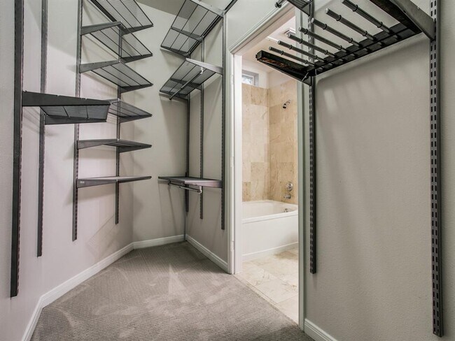 Building Photo - 3225 Turtle Creek Blvd