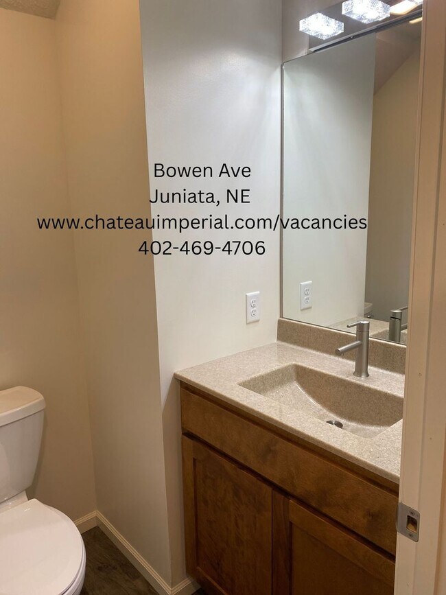 Building Photo - 600 N Bowen Ave