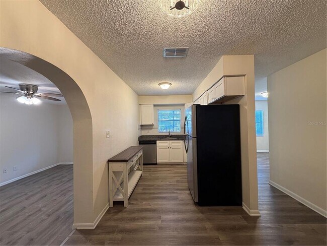 Building Photo - 1740 W Walnut St