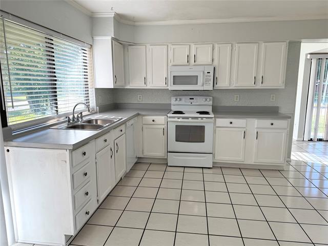 Building Photo - 4702 Spanish Trail
