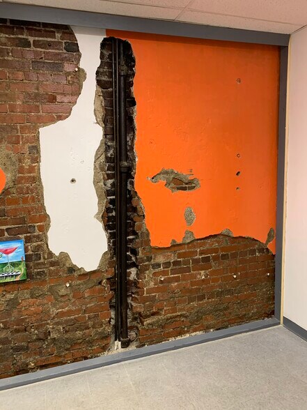 Building Photo - 320 5th Ave