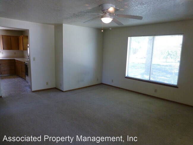 Building Photo - 2 br, 1 bath House - 2402 16th. Ave.