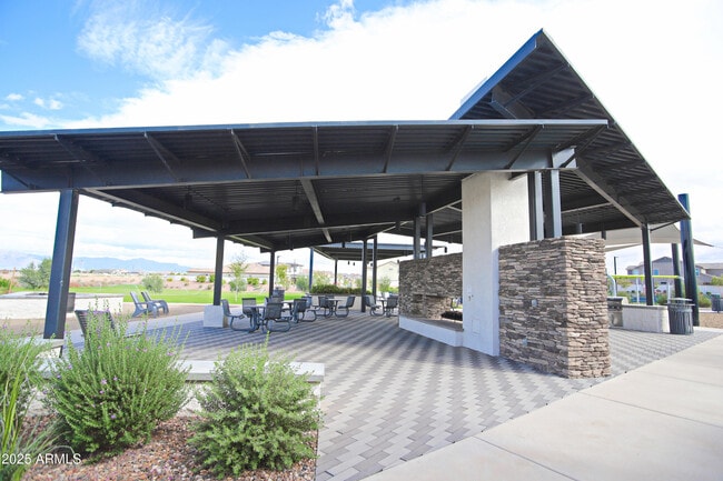 Building Photo - 831 W Finch Dr