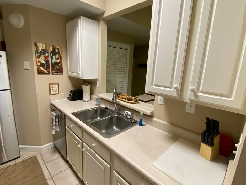 Building Photo - 30 N Front St