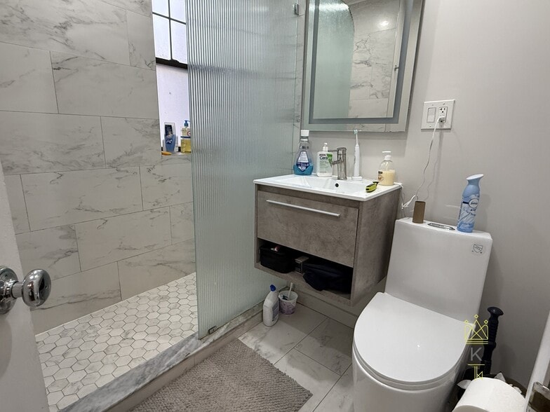 Building Photo - 370 Chestnut Hill Ave