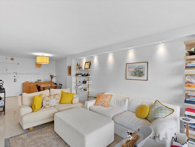 Building Photo - 1450 Brickell Bay Dr