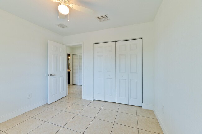 Building Photo - 289 SW 3rd Ct
