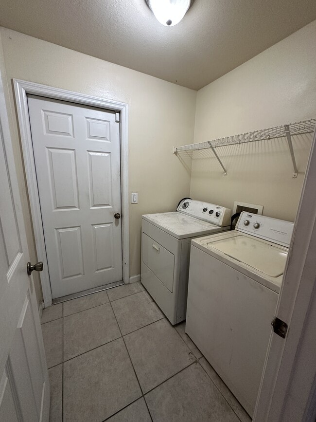 Building Photo - 464 Dryden Cir