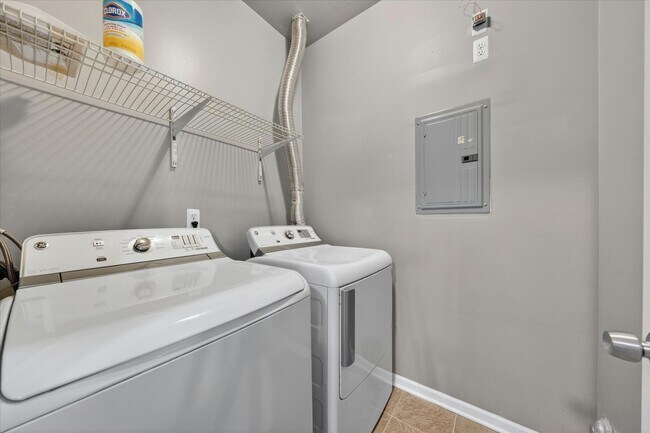 Building Photo - 23668 Northstone Village Dr