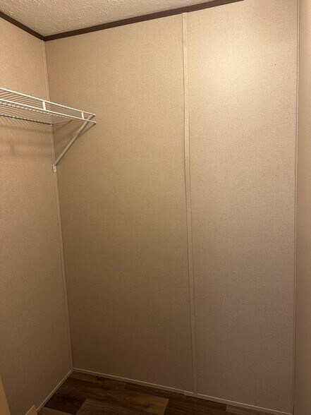 Building Photo - 833 Lovell Rd