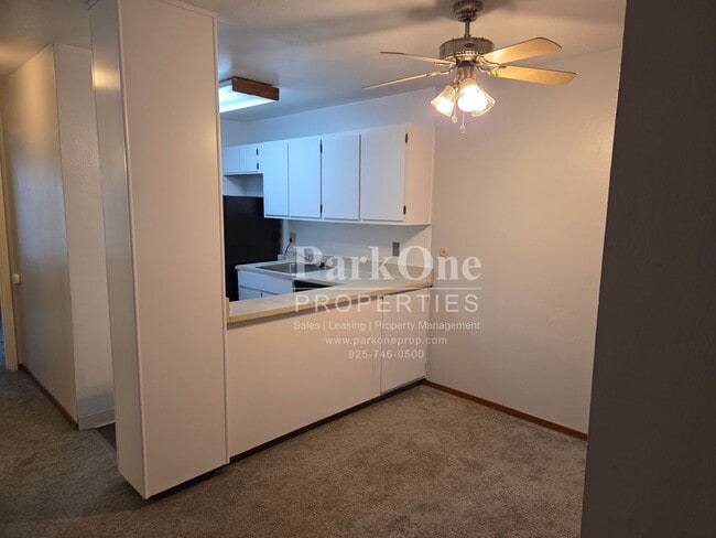 Building Photo - Great 1 bedroom ground floor condo.