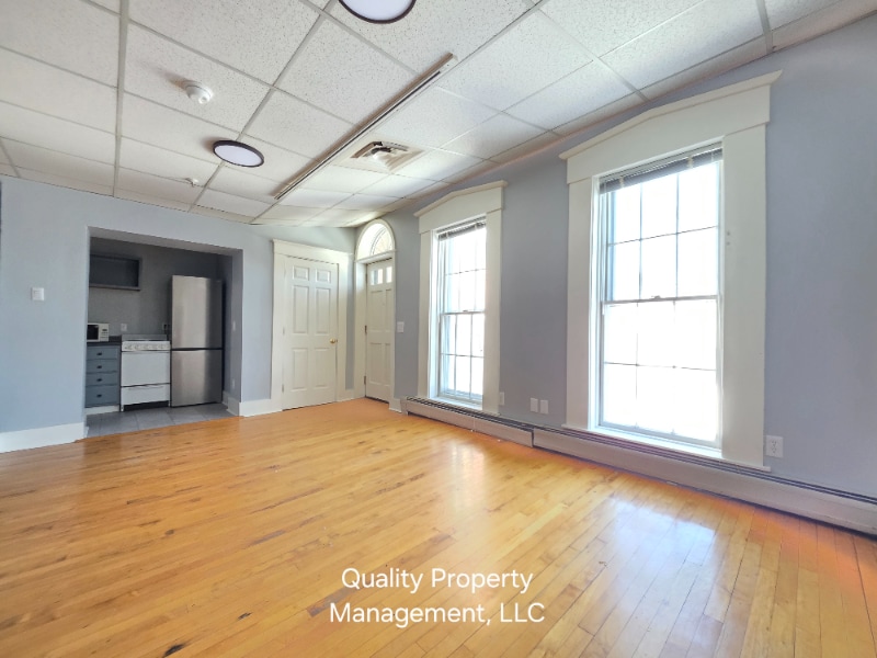 Building Photo - 128 Hammond St