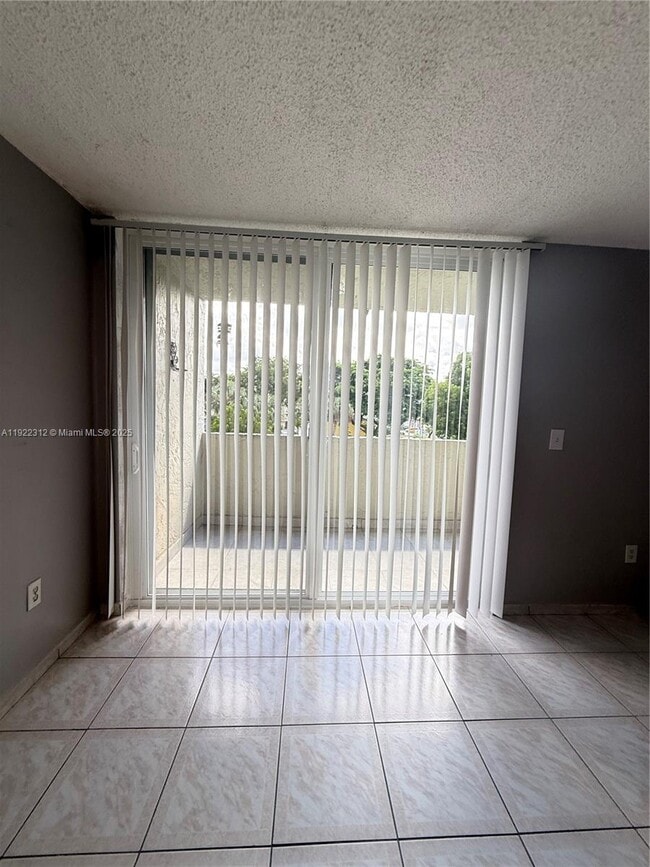 Building Photo - 10000 NW 80th Ct