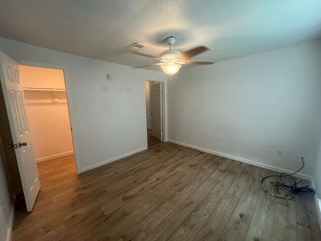 Building Photo - 415 S 23rd St