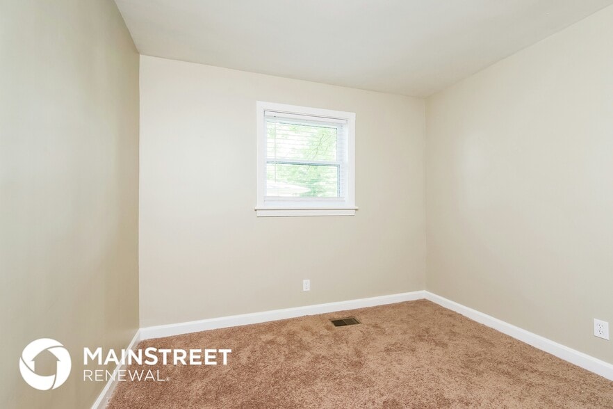 Building Photo - 2215 Cavalier Dr