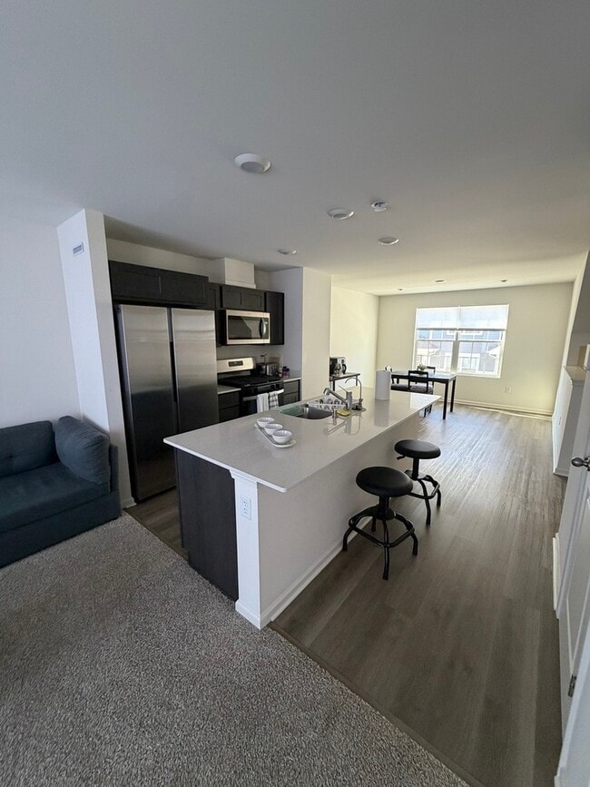 Building Photo - 1555 Sequoia Wy