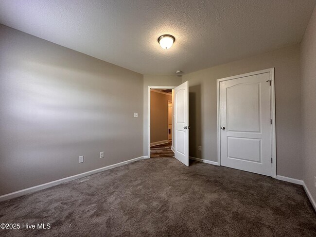 Building Photo - 159 Cavalier Dr