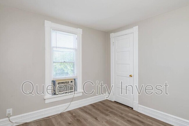 Building Photo - 115 E Foraker St