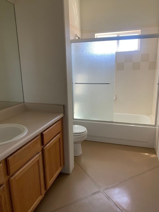 Building Photo - 2940 N Adelaide Farms Pl