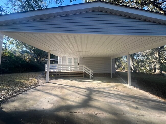 Building Photo - Peden Point/Mrytle Grove/Masonboro Loop South Wilmington 2 garage garage! Oak Trees! Covered Porch!