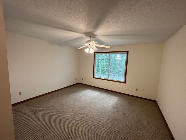 Building Photo - End Unit Single Level Townhouse, New Floor...